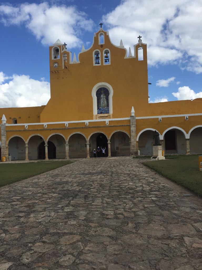 Visiting the Mayan community and its temples